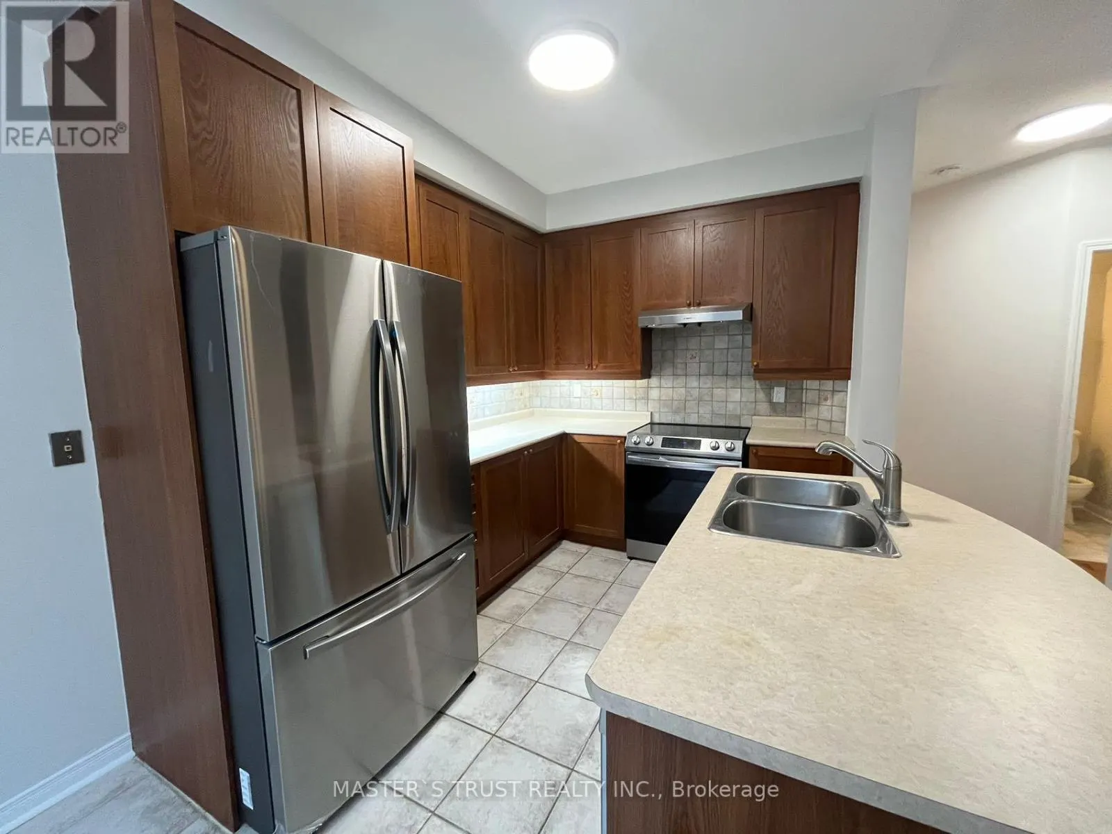 40 - 100 ELGIN MILLS ROAD W