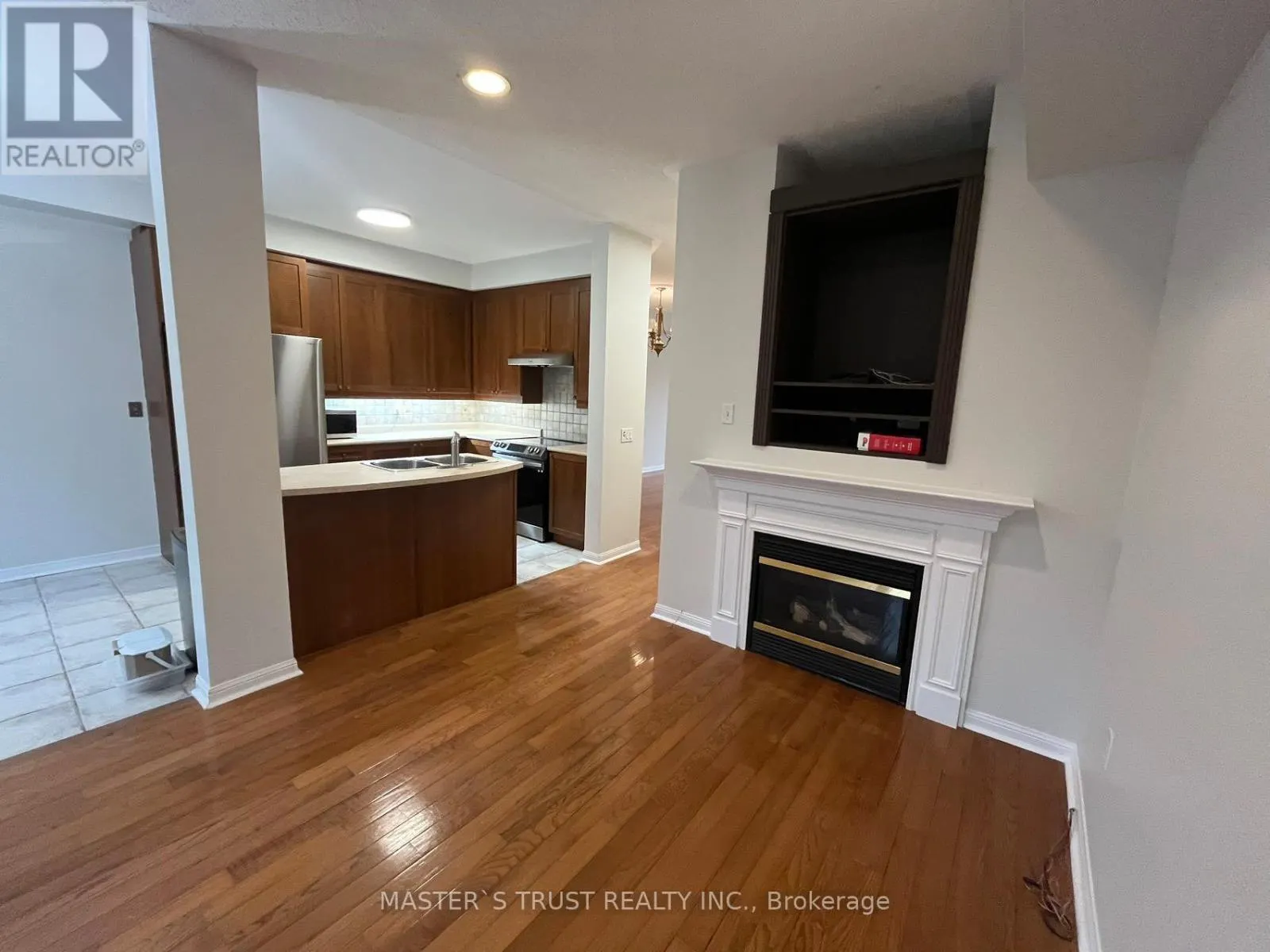 40 - 100 ELGIN MILLS ROAD W