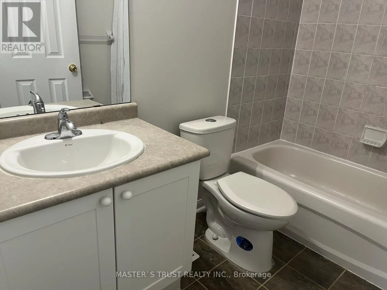 40 - 100 ELGIN MILLS ROAD W