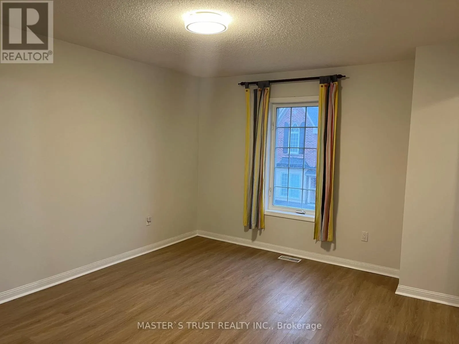 40 - 100 ELGIN MILLS ROAD W