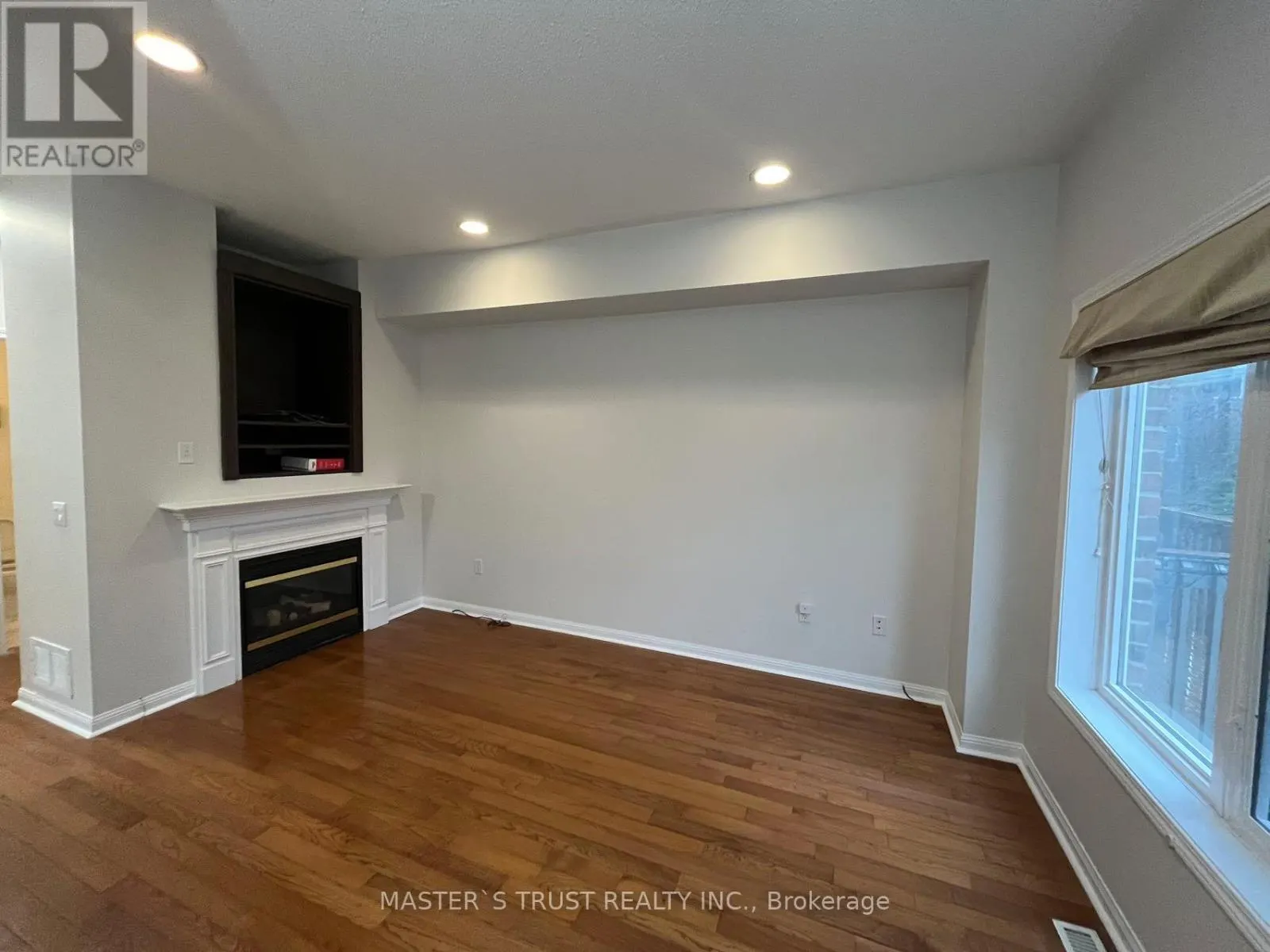 40 - 100 ELGIN MILLS ROAD W