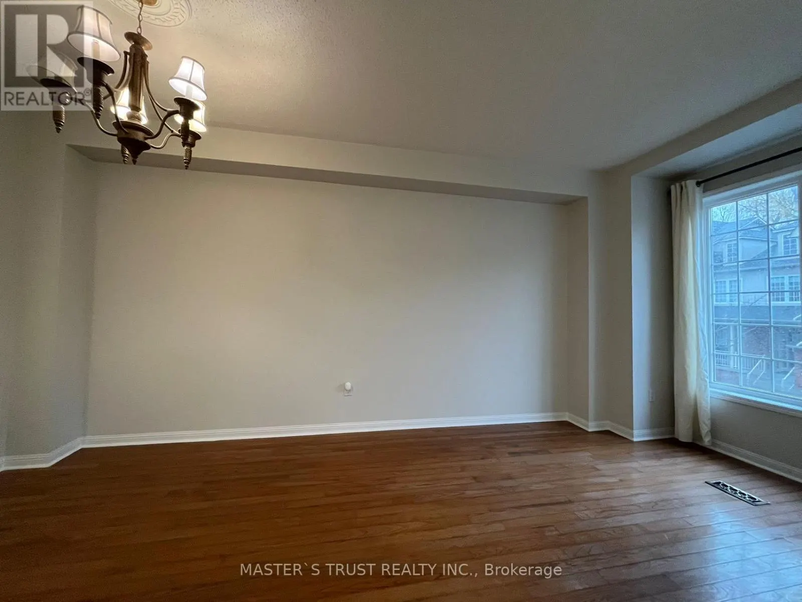 40 - 100 ELGIN MILLS ROAD W