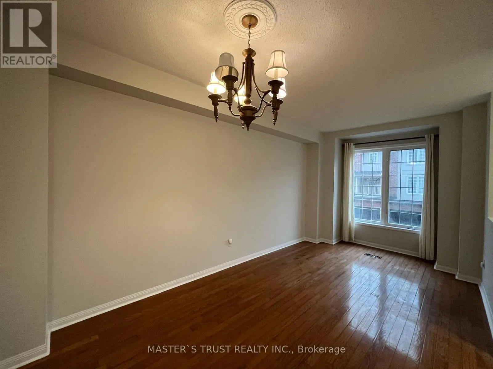 40 - 100 ELGIN MILLS ROAD W