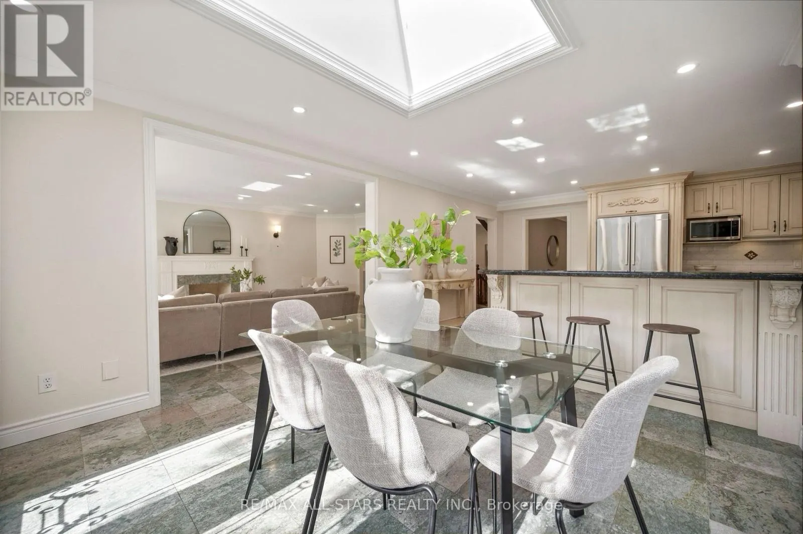 23 CHARRINGTON CRESCENT