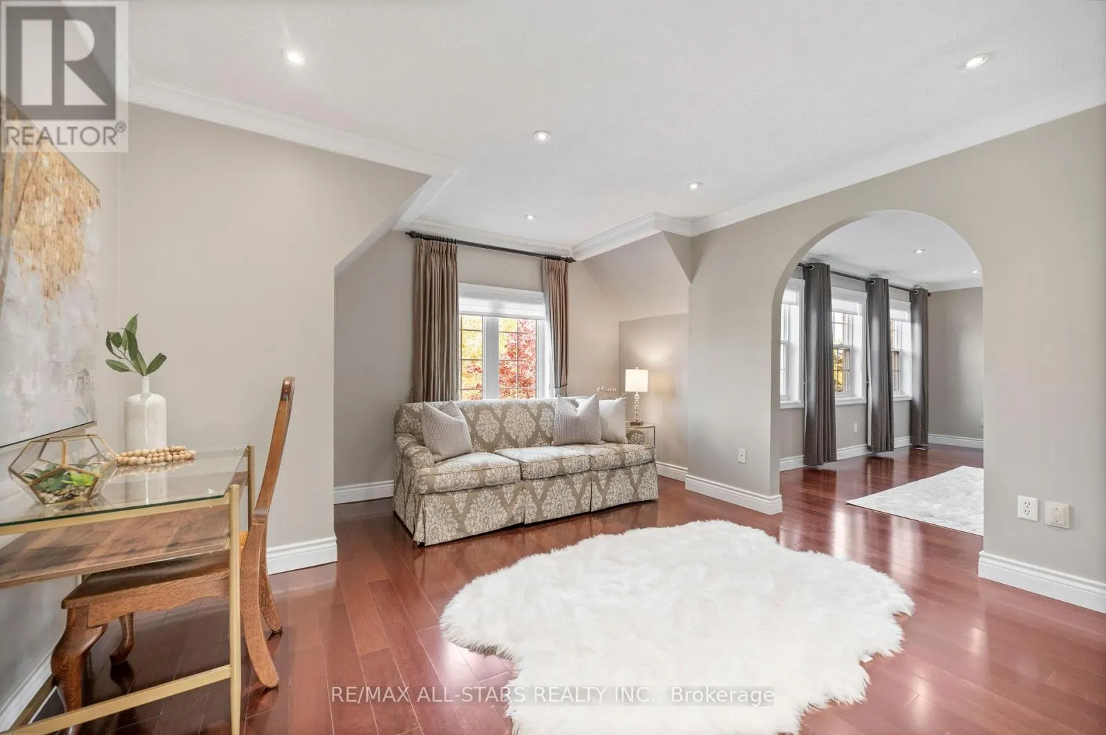 23 CHARRINGTON CRESCENT