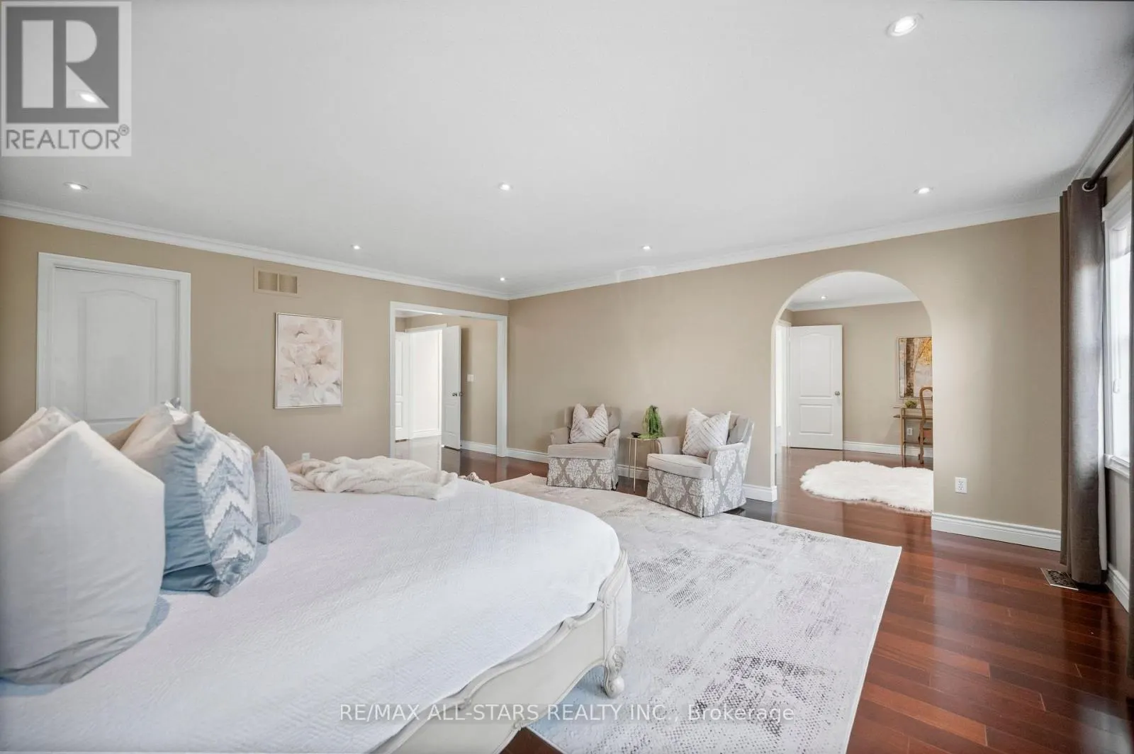 23 CHARRINGTON CRESCENT