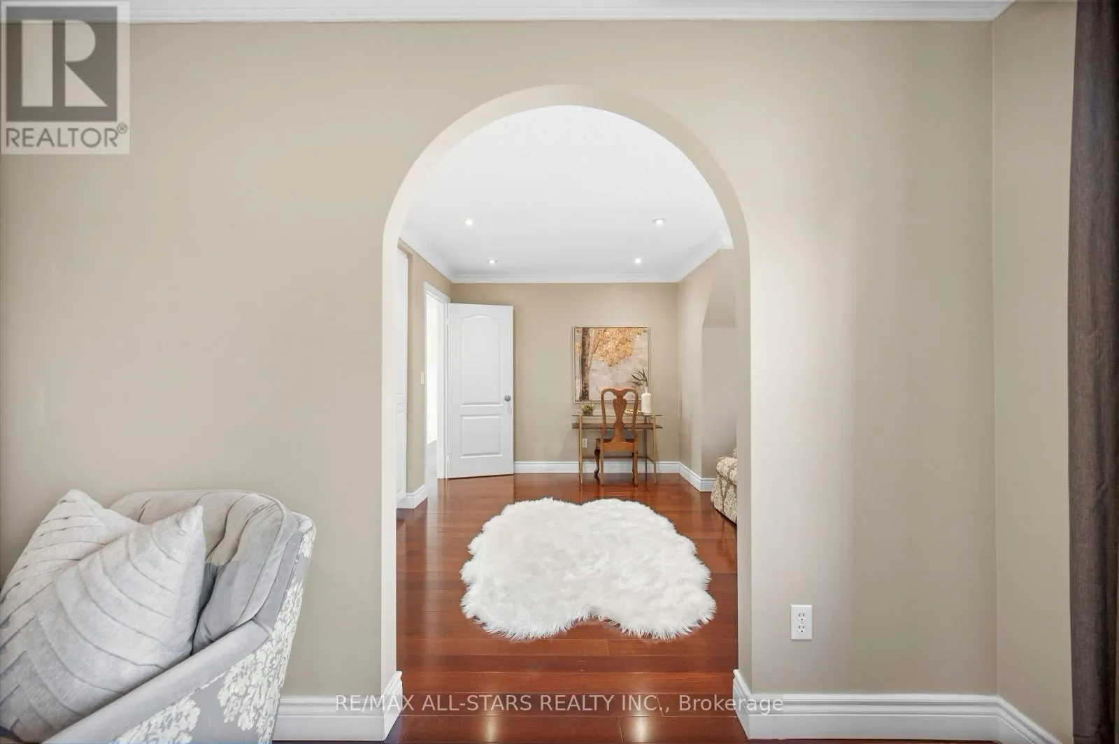 23 CHARRINGTON CRESCENT