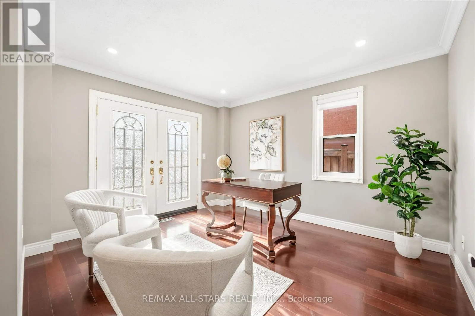 23 CHARRINGTON CRESCENT