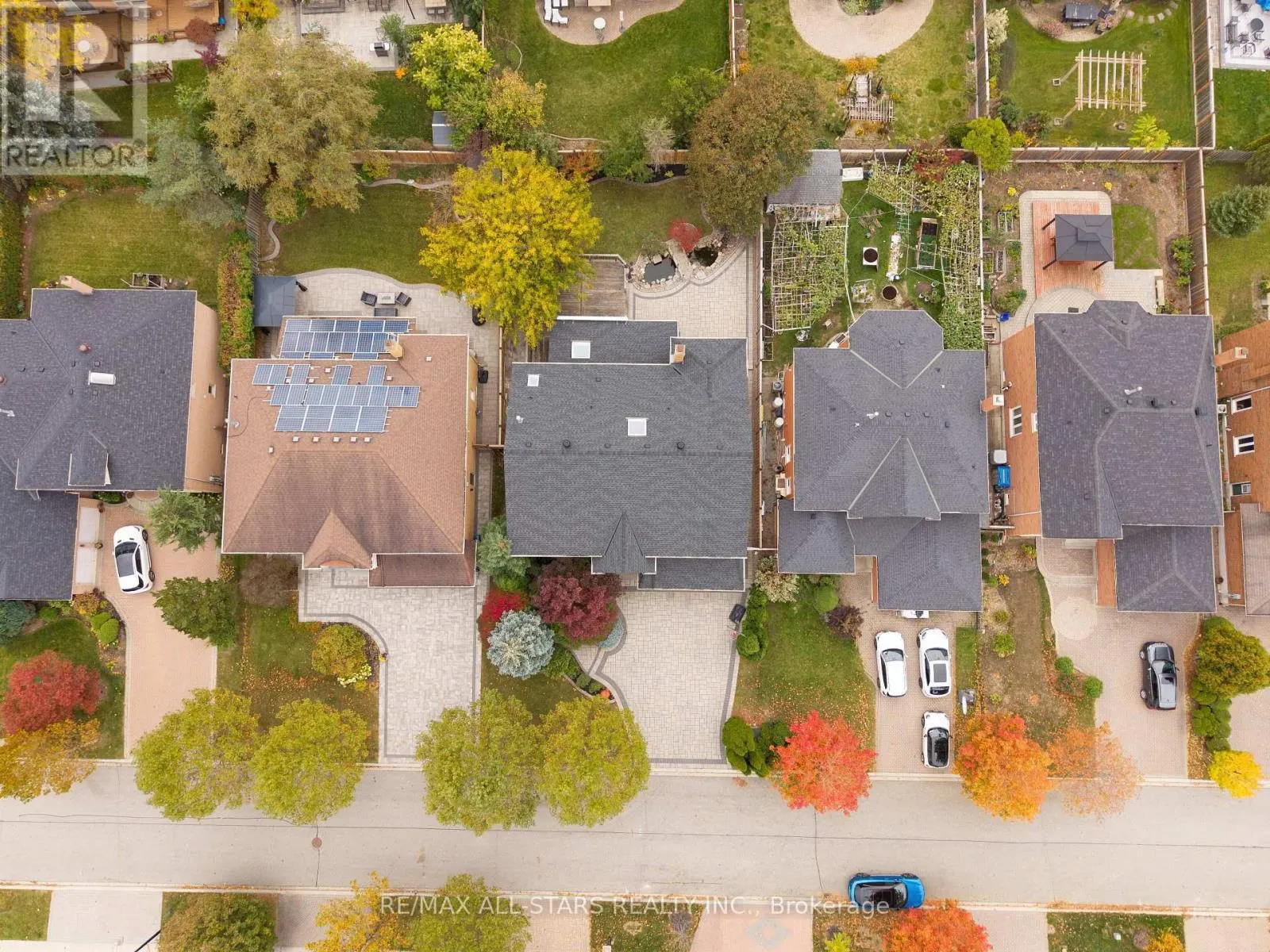 23 CHARRINGTON CRESCENT