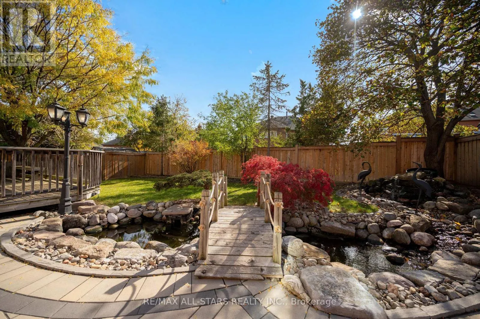 23 CHARRINGTON CRESCENT