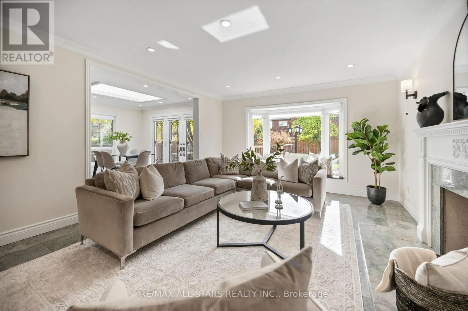 23 CHARRINGTON CRESCENT