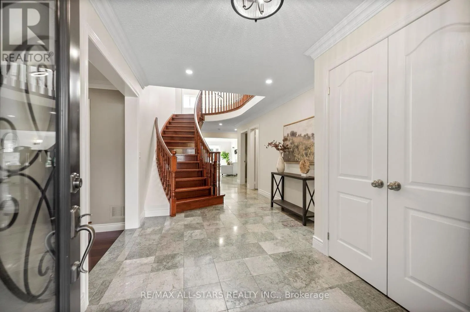 23 CHARRINGTON CRESCENT