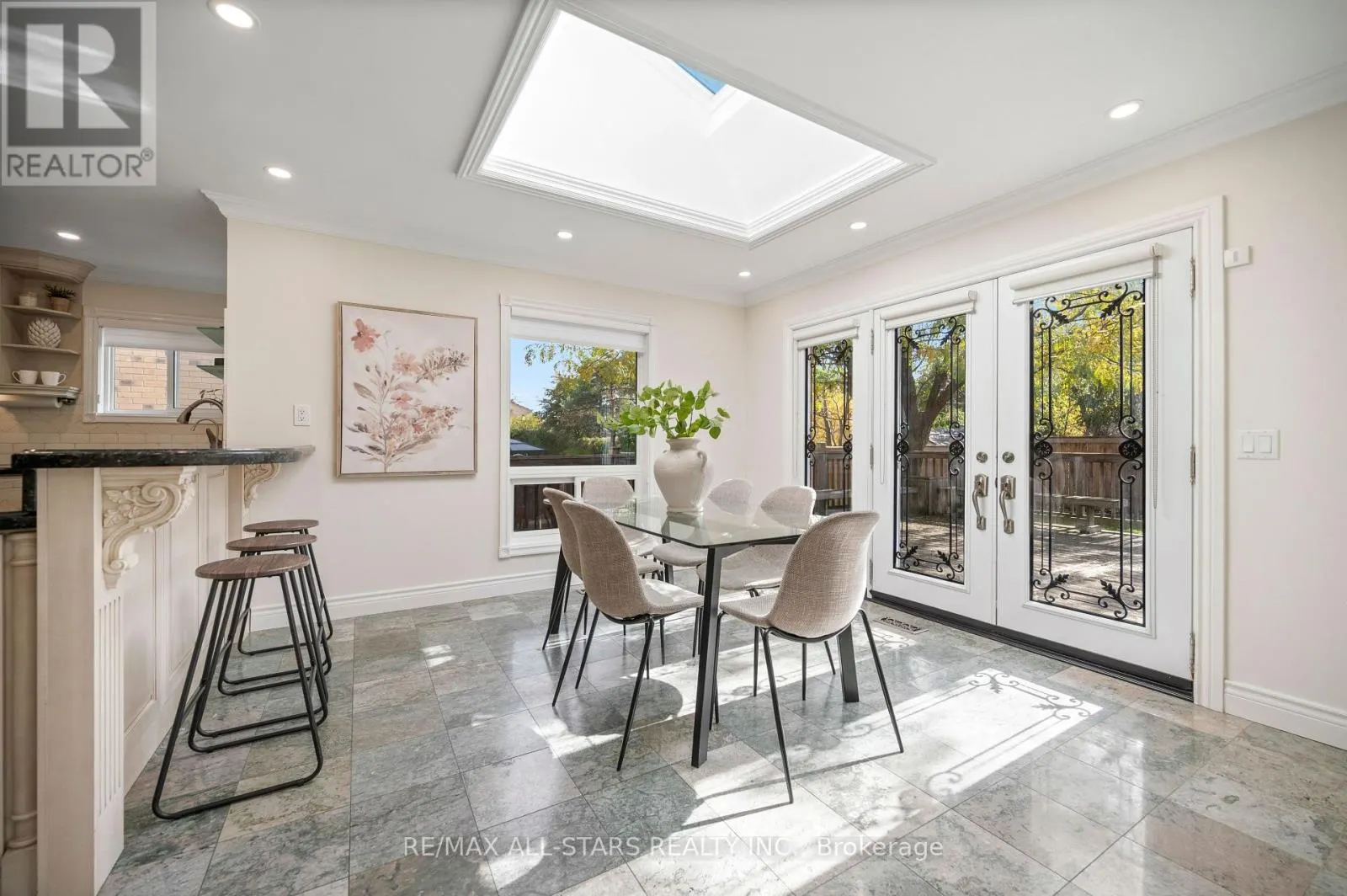 23 CHARRINGTON CRESCENT