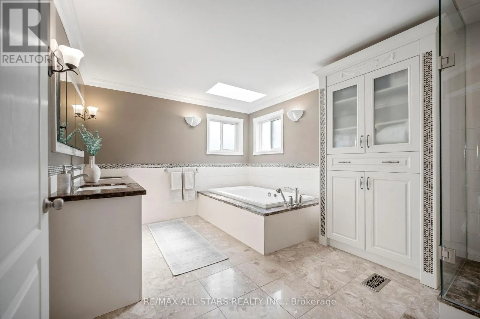 23 CHARRINGTON CRESCENT