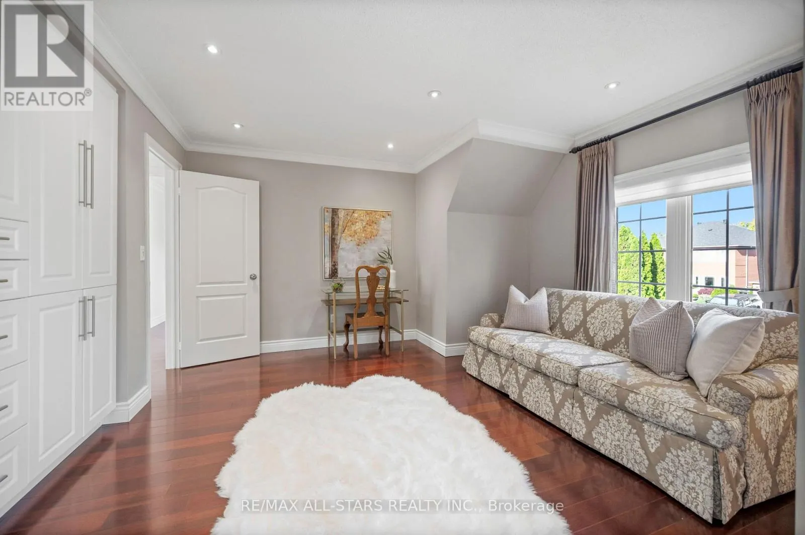23 CHARRINGTON CRESCENT