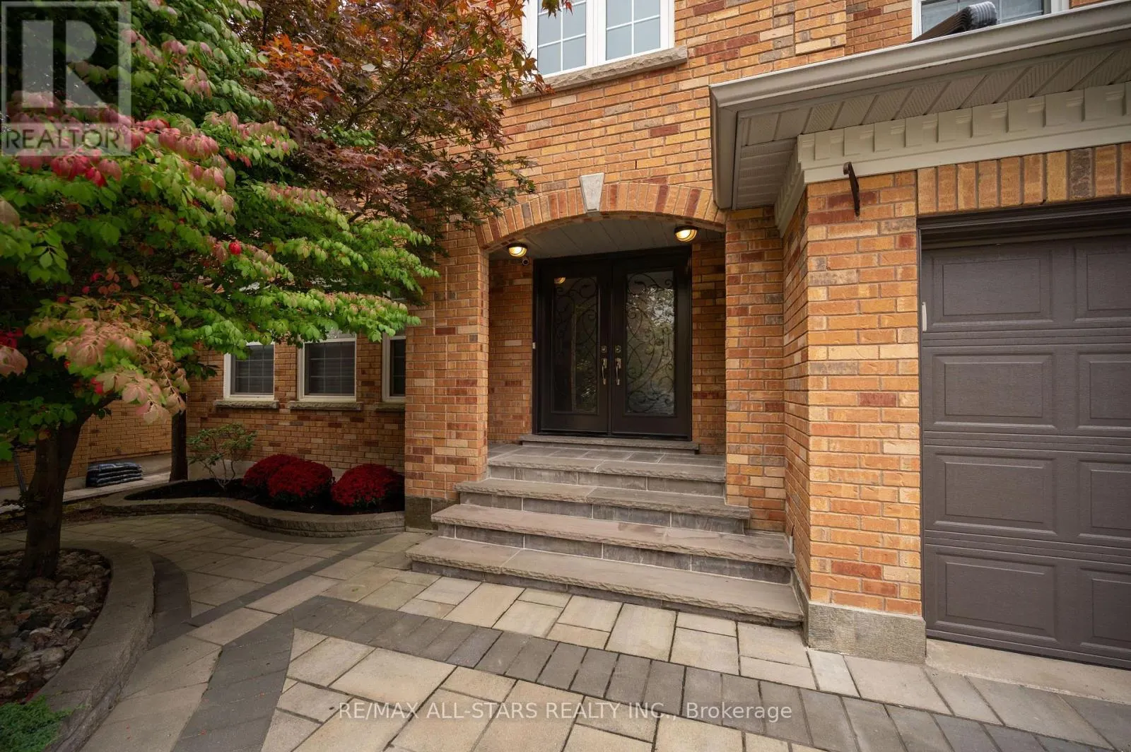 23 CHARRINGTON CRESCENT