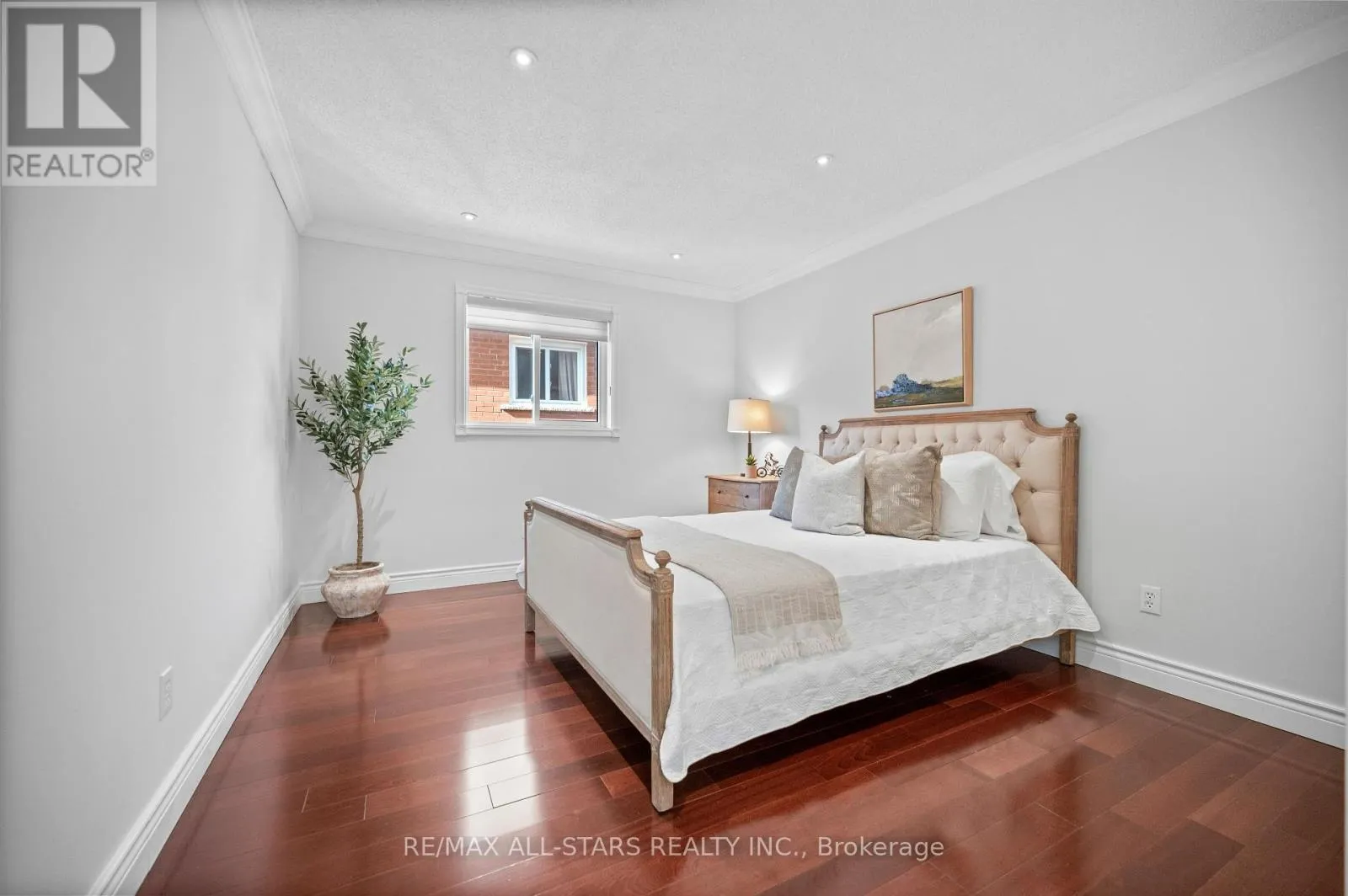 23 CHARRINGTON CRESCENT