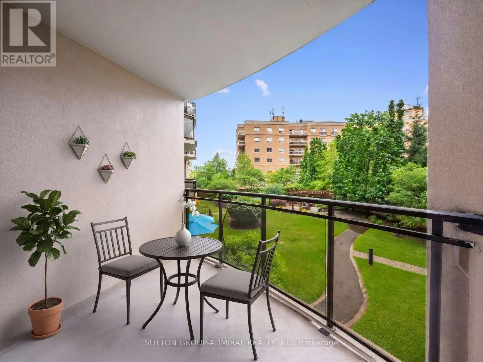215 - 1 MAISON PARC COURT