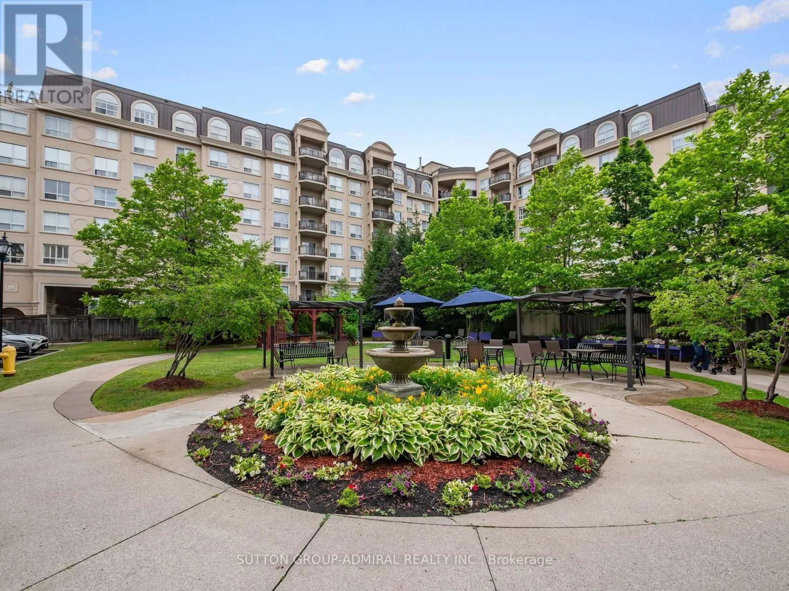 215 - 1 MAISON PARC COURT