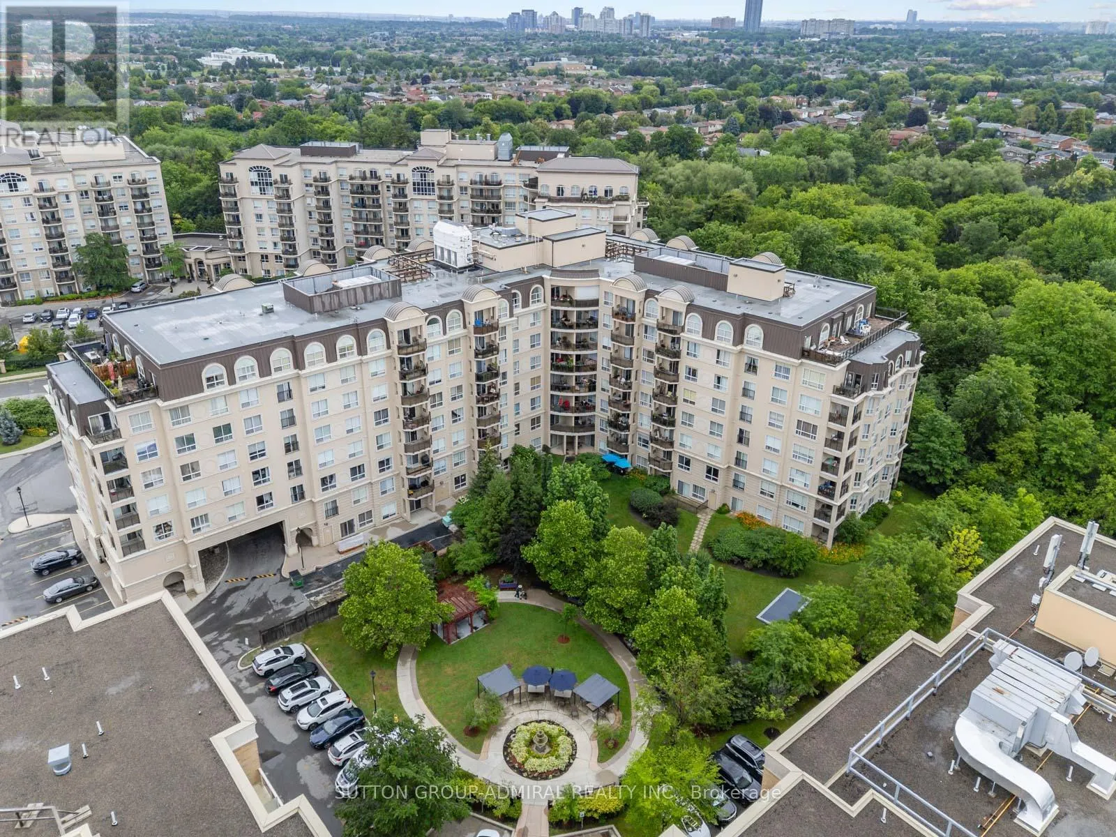 215 - 1 MAISON PARC COURT