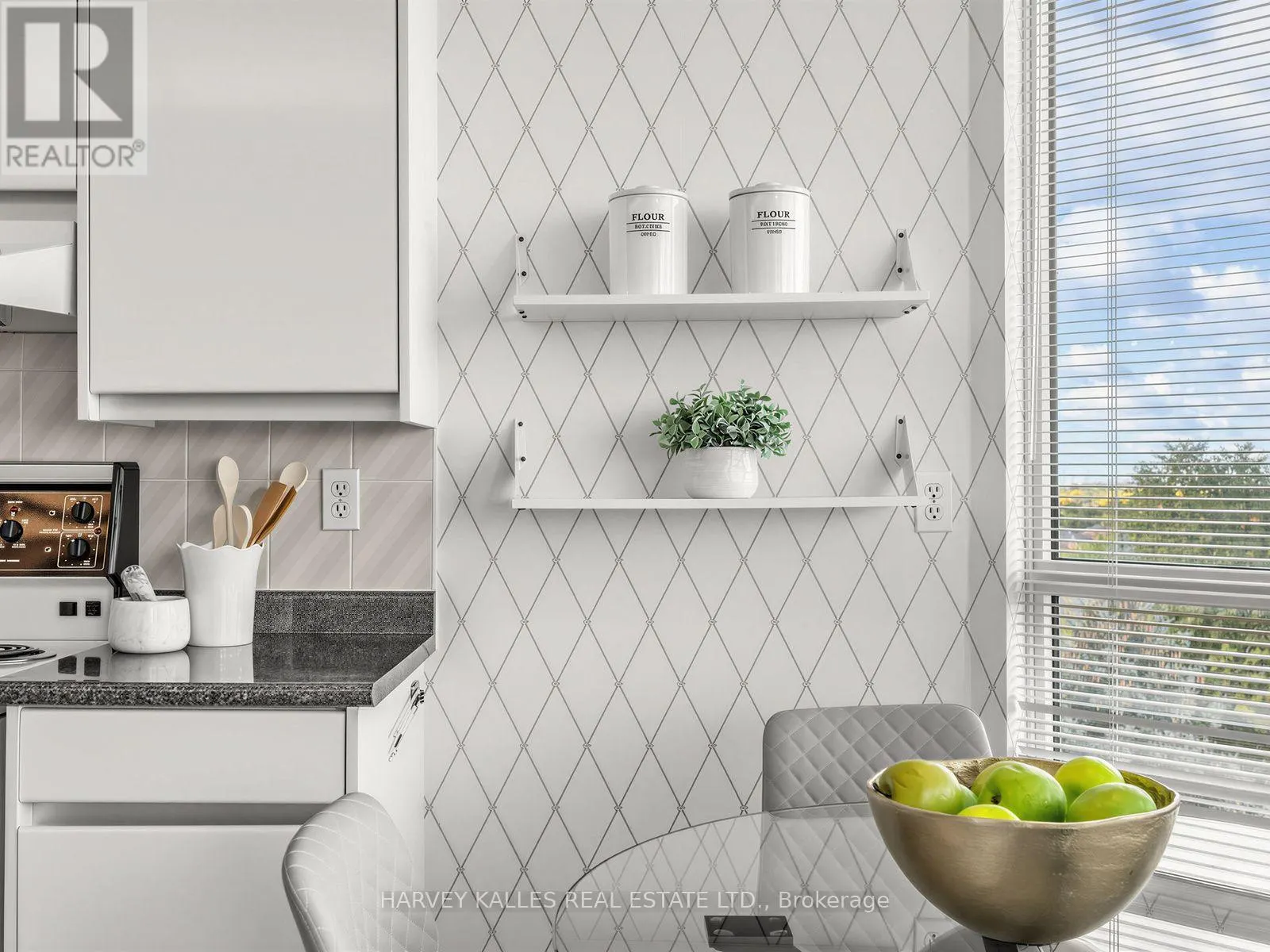 707 - 120 PROMENADE CIRCLE