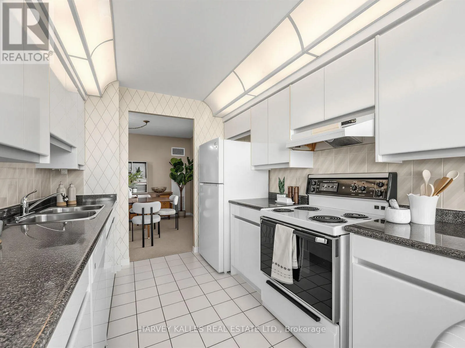 707 - 120 PROMENADE CIRCLE