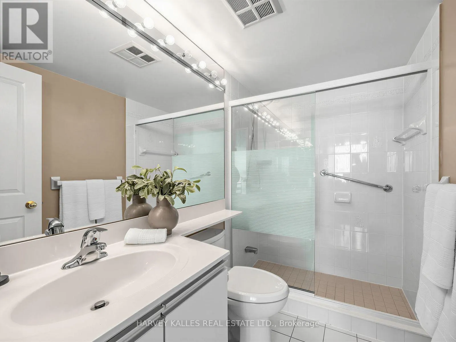 707 - 120 PROMENADE CIRCLE