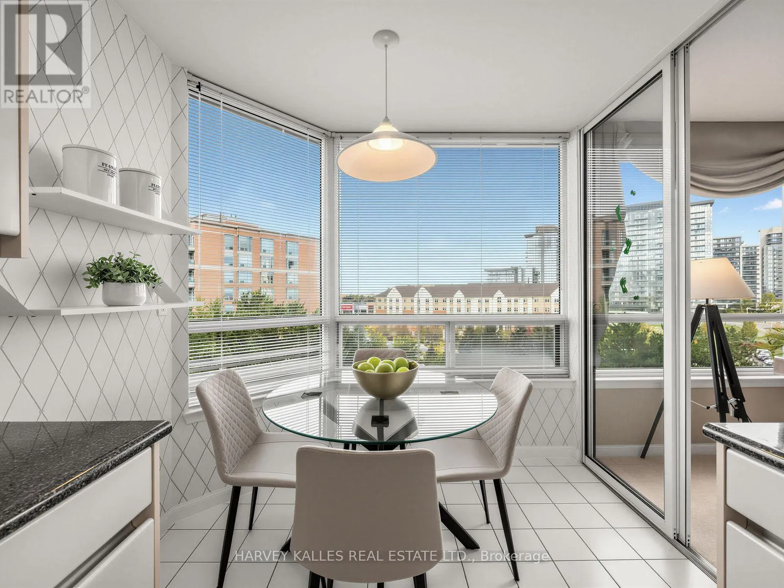 707 - 120 PROMENADE CIRCLE