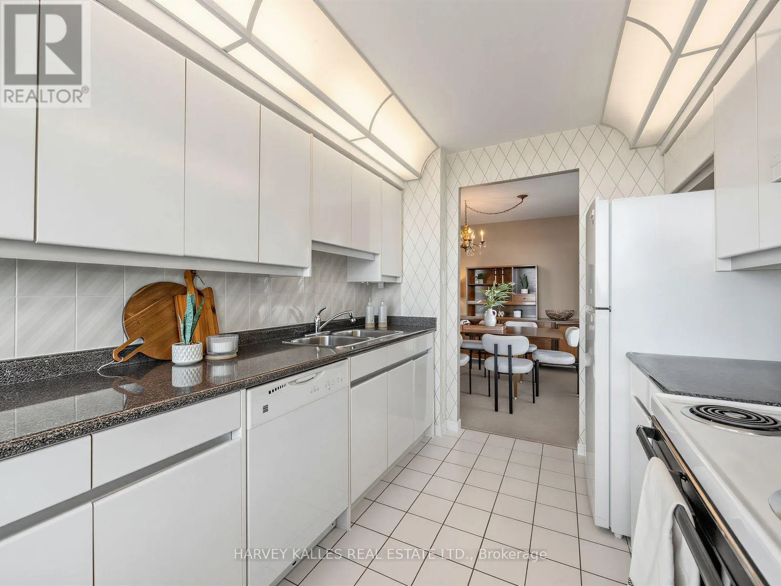 707 - 120 PROMENADE CIRCLE