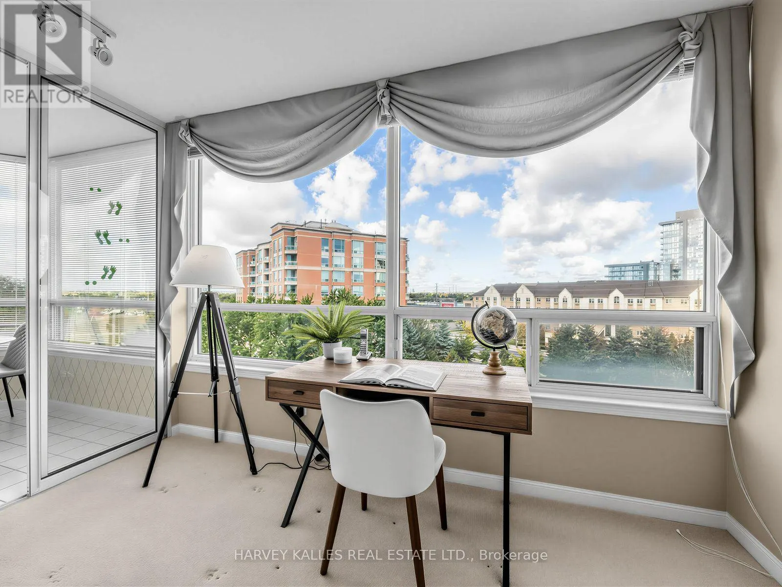 707 - 120 PROMENADE CIRCLE