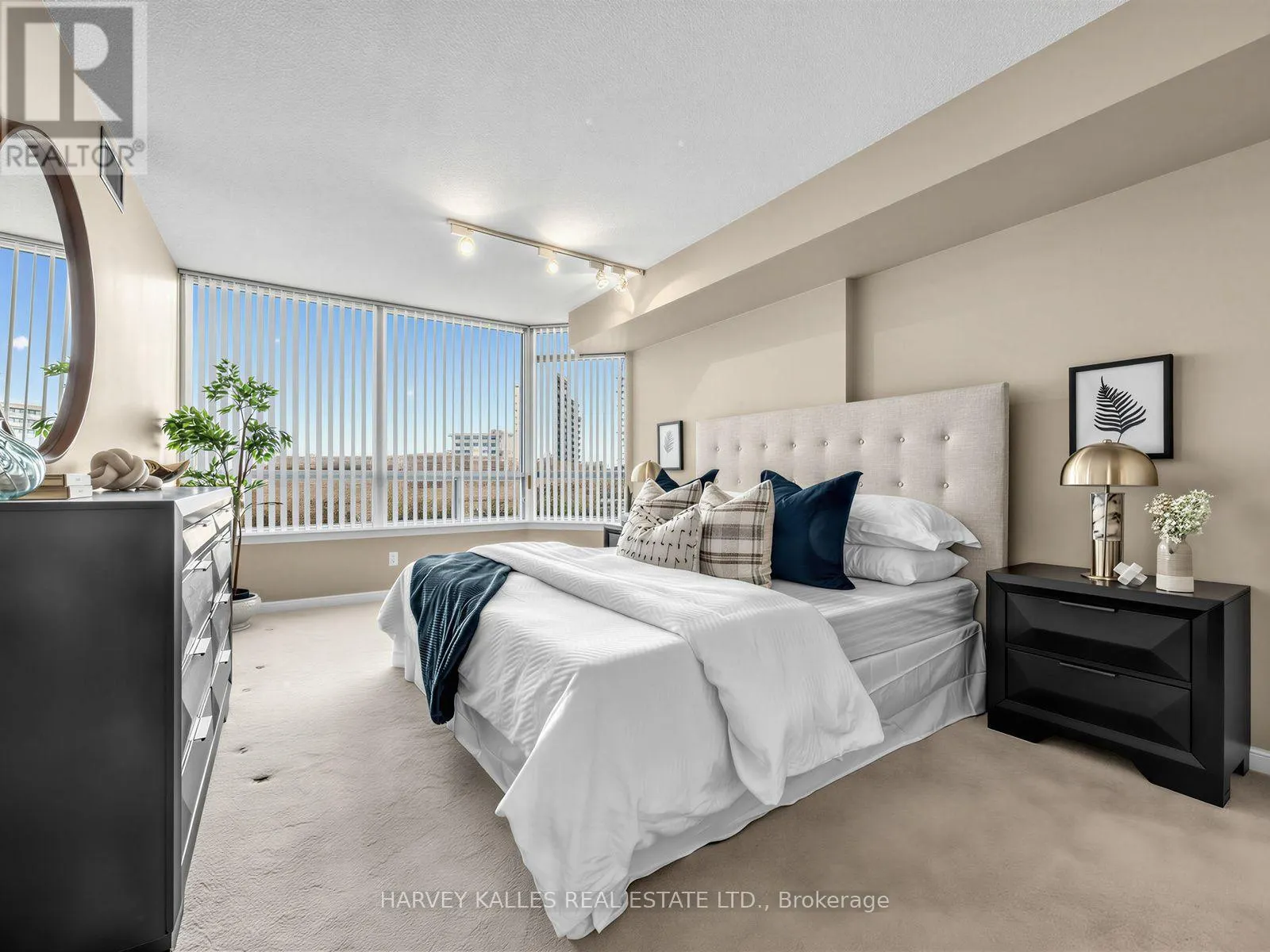 707 - 120 PROMENADE CIRCLE