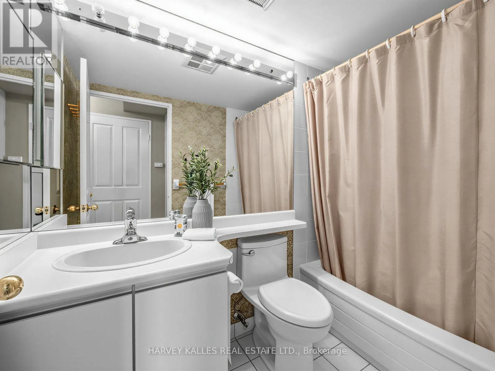 707 - 120 PROMENADE CIRCLE