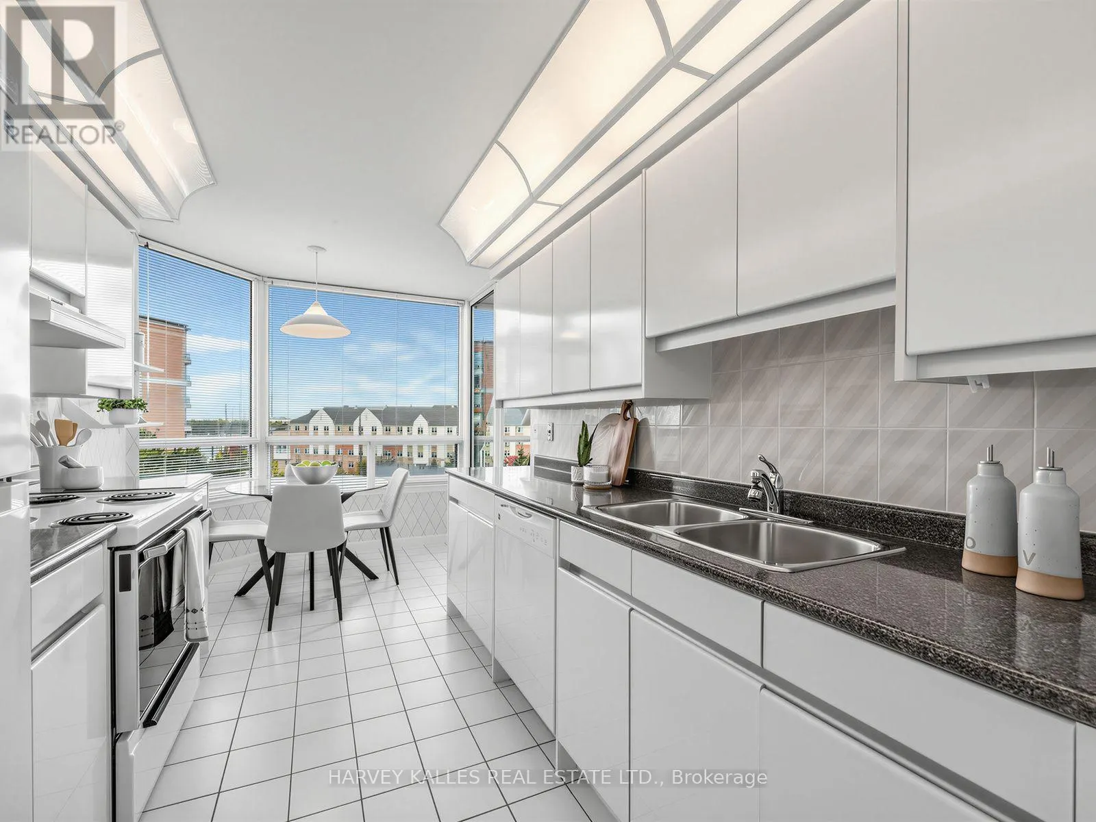 707 - 120 PROMENADE CIRCLE