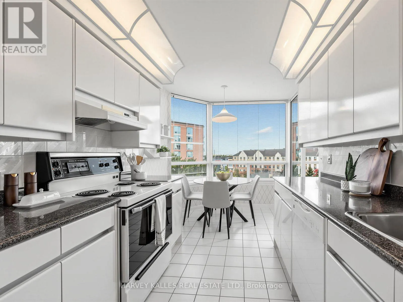 707 - 120 PROMENADE CIRCLE