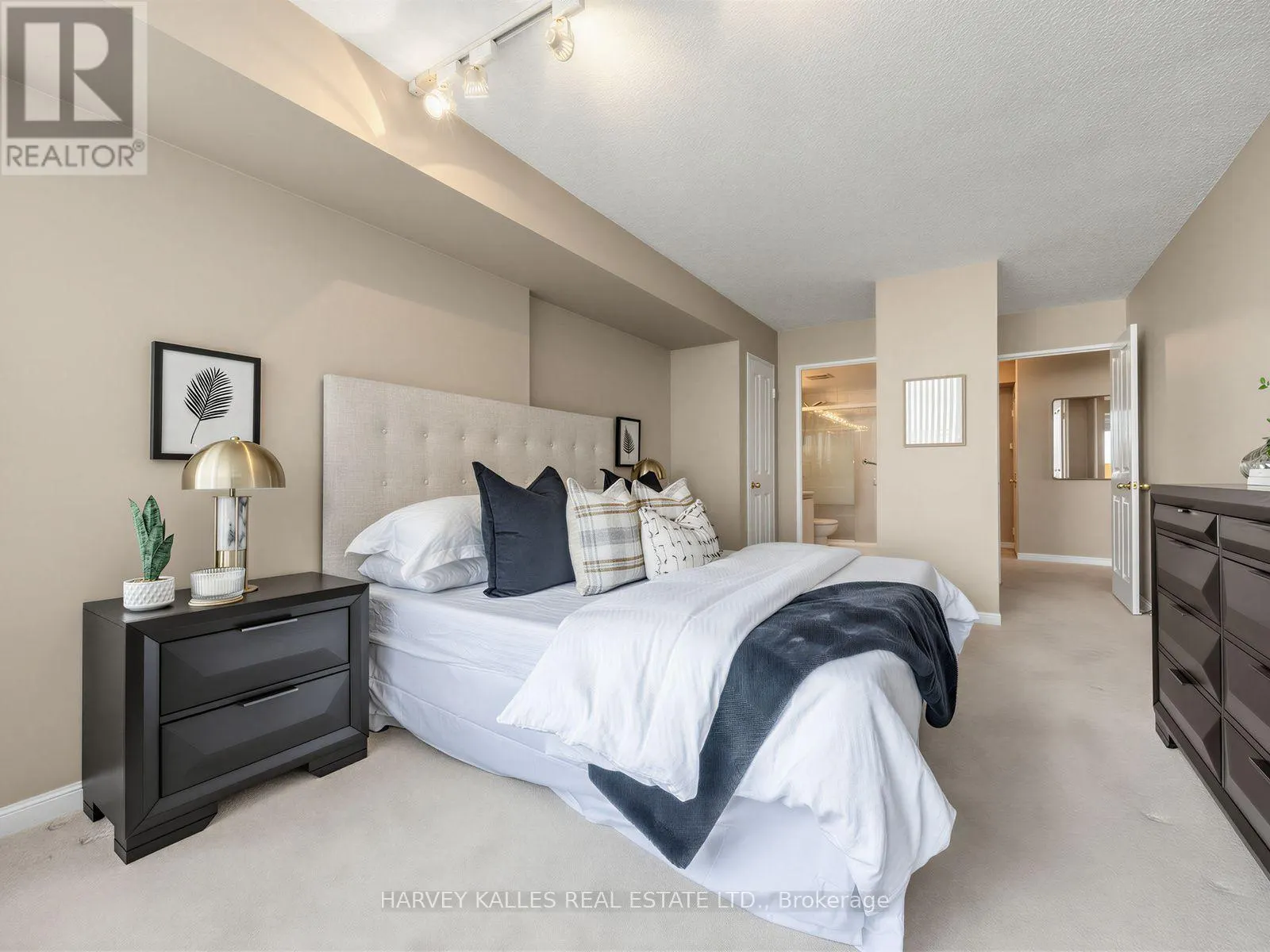 707 - 120 PROMENADE CIRCLE