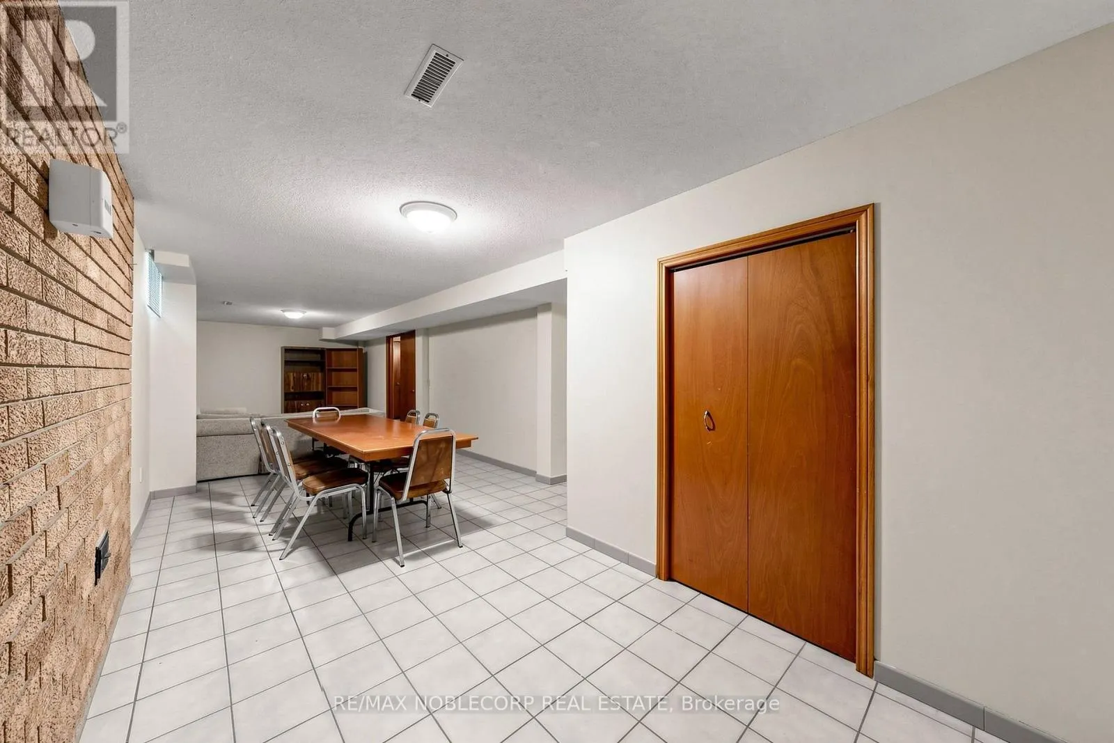 162 VENETIAN CRESCENT