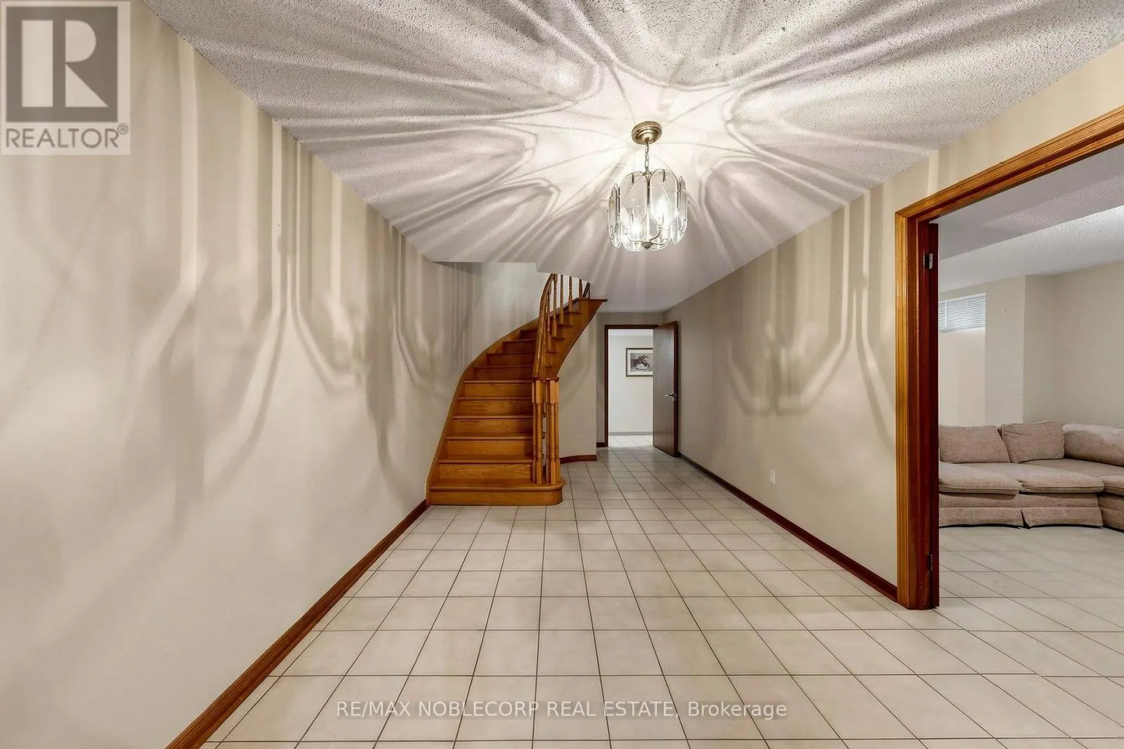 162 VENETIAN CRESCENT