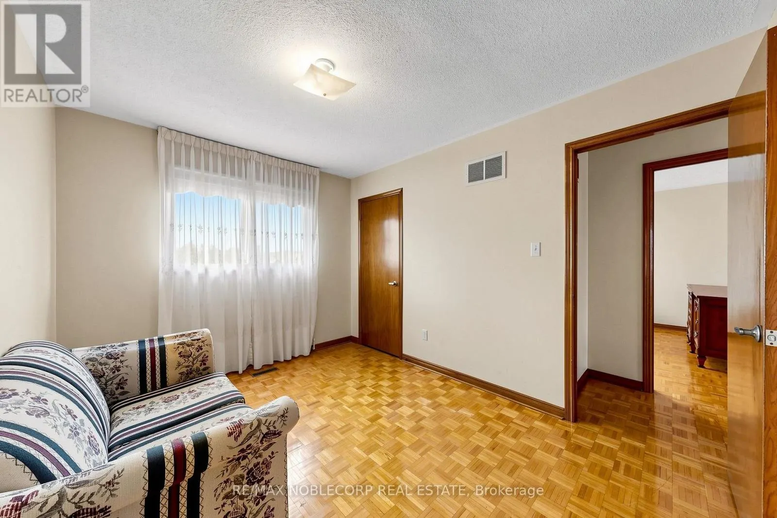 162 VENETIAN CRESCENT