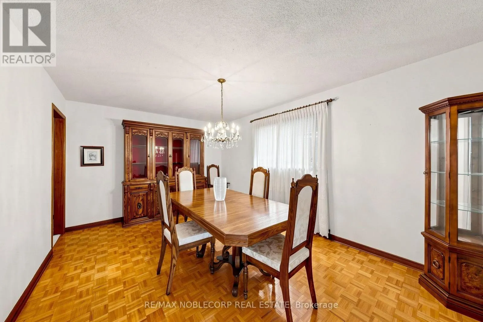 162 VENETIAN CRESCENT