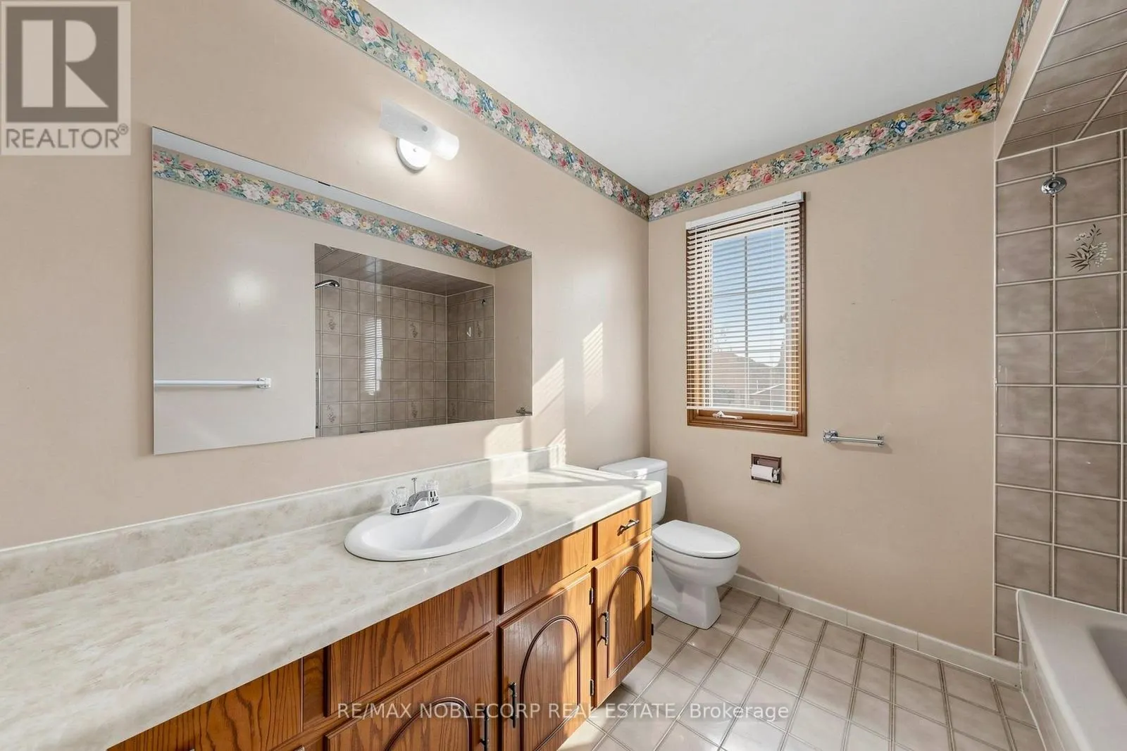 162 VENETIAN CRESCENT