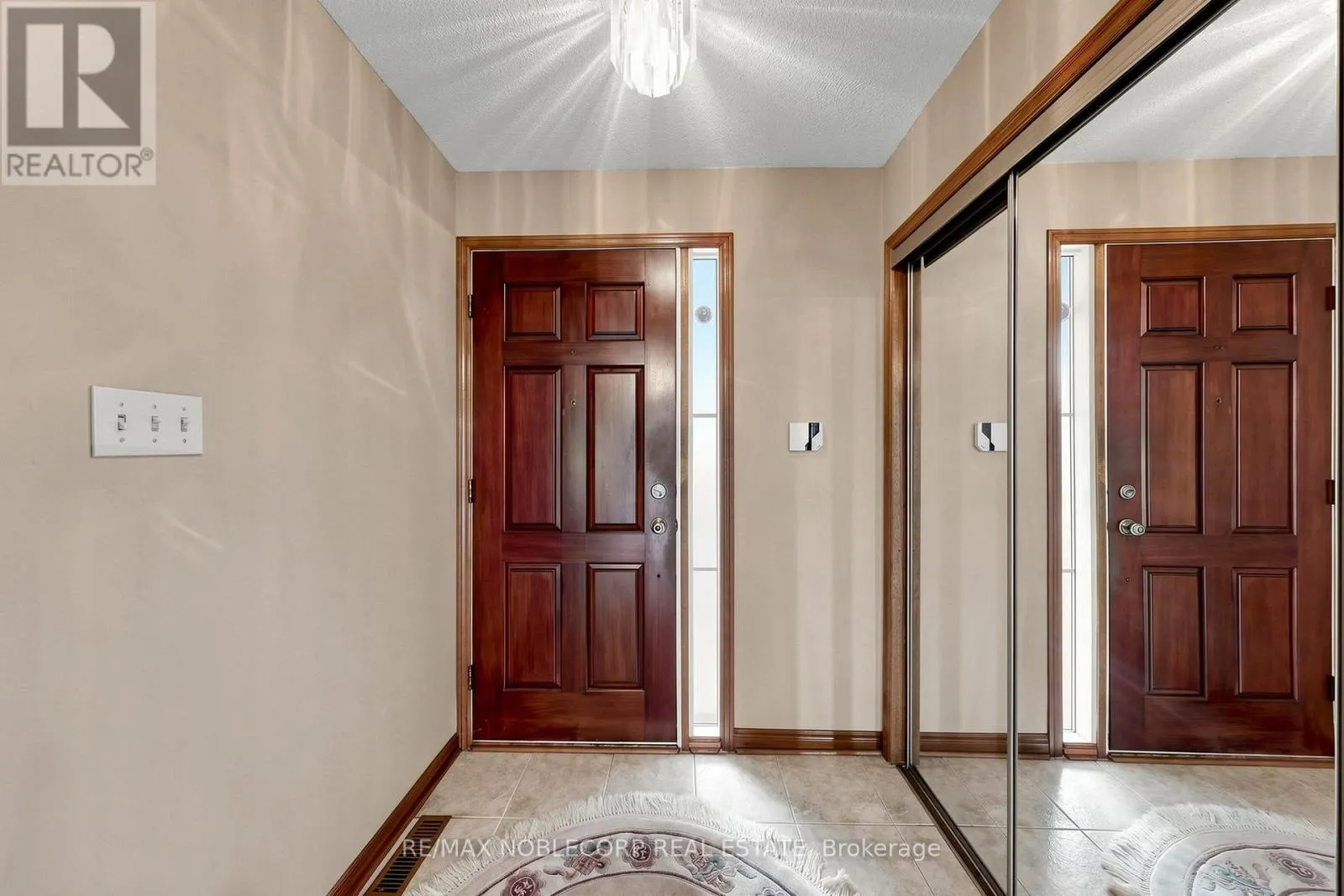 162 VENETIAN CRESCENT