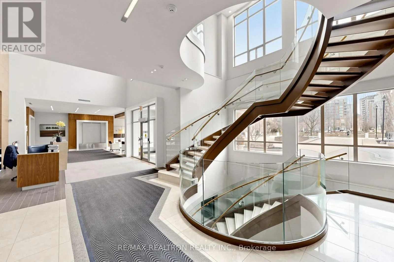 UPH3 - 39 GALLERIA PARKWAY