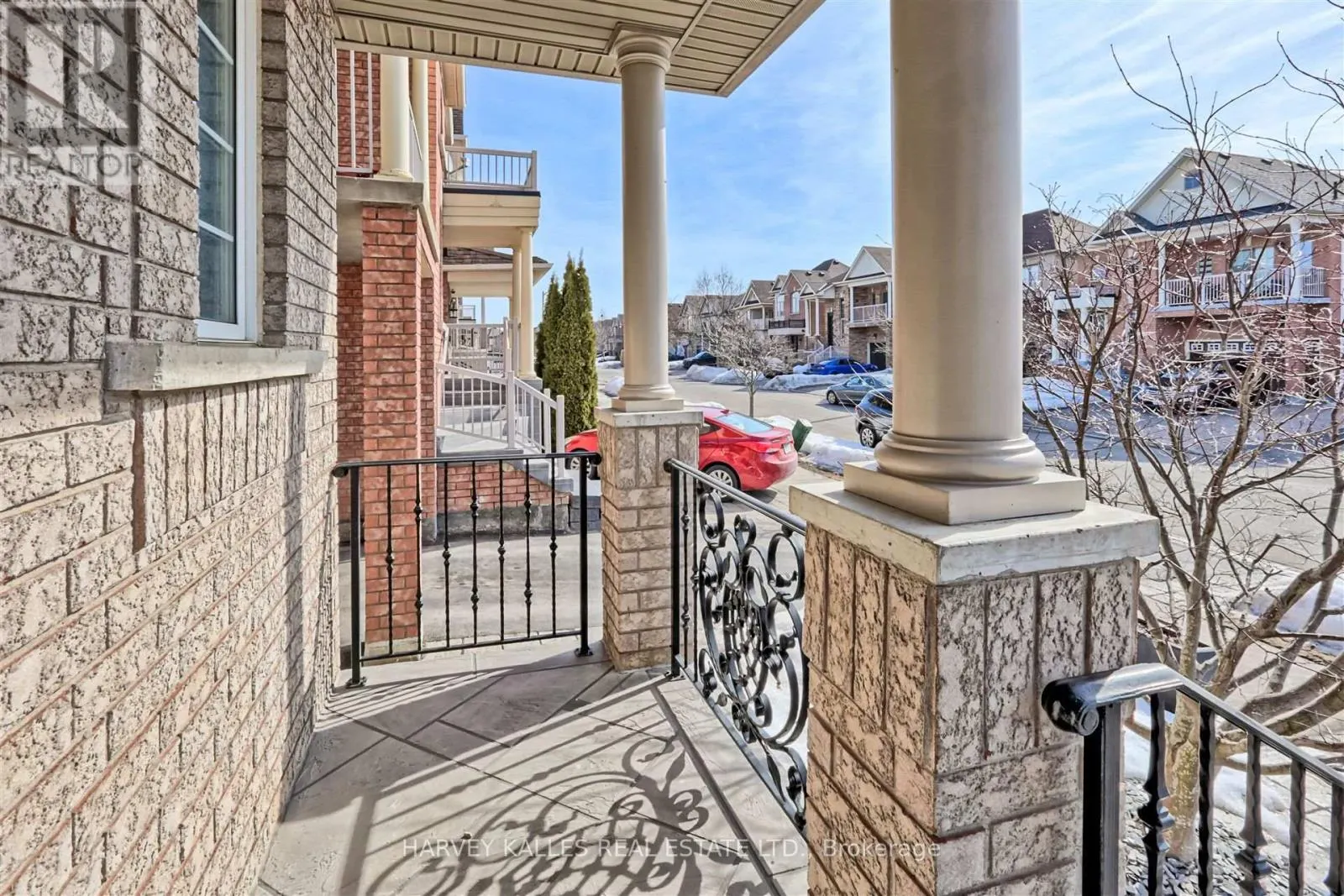 36 CANYON GATE CRESCENT