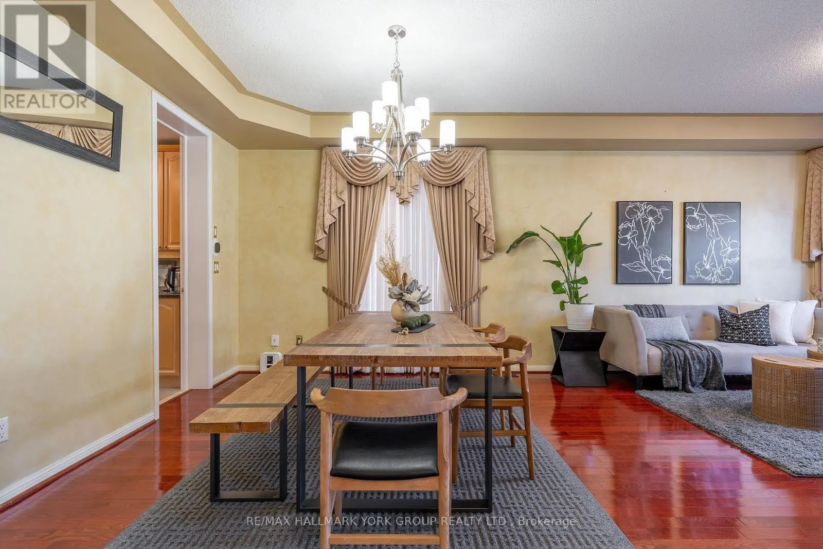 75 WINSTON CASTLE DRIVE