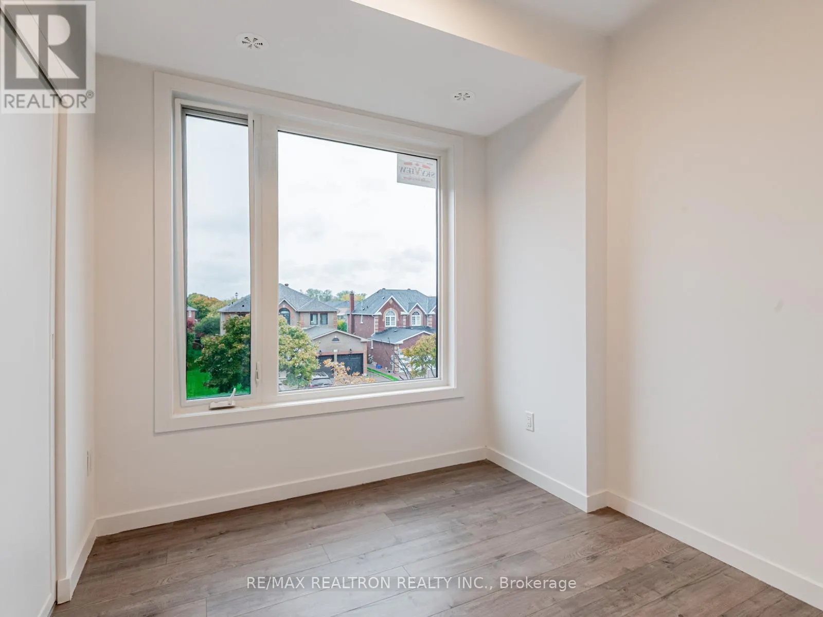 31 - 117 MARYDALE AVENUE