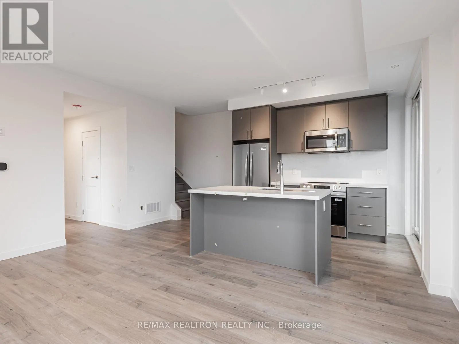 31 - 117 MARYDALE AVENUE