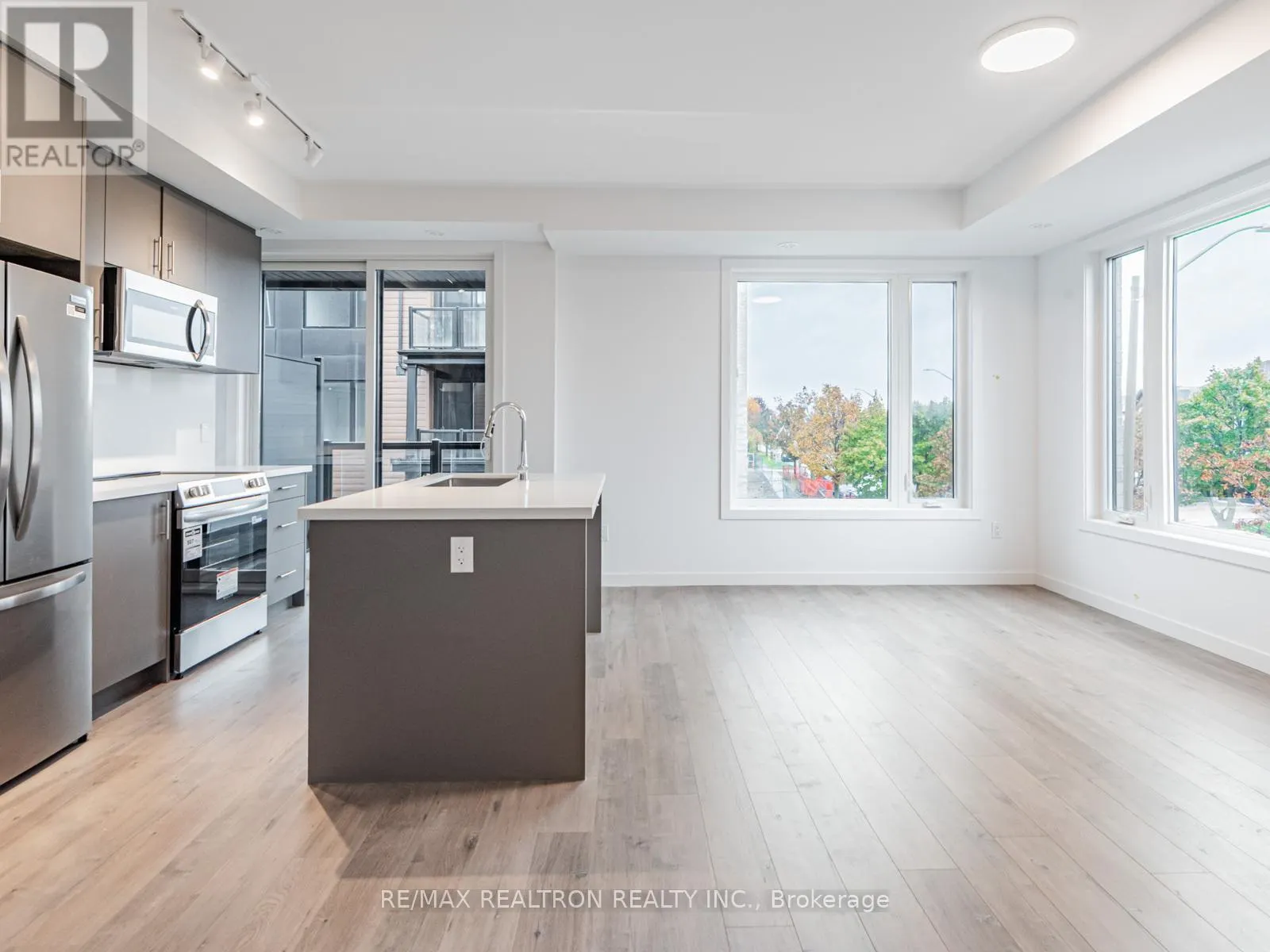 31 - 117 MARYDALE AVENUE