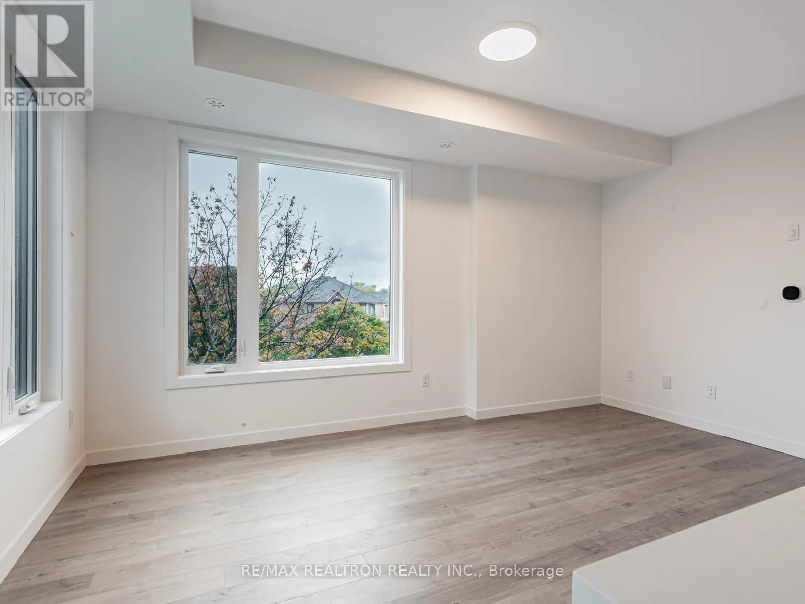 31 - 117 MARYDALE AVENUE