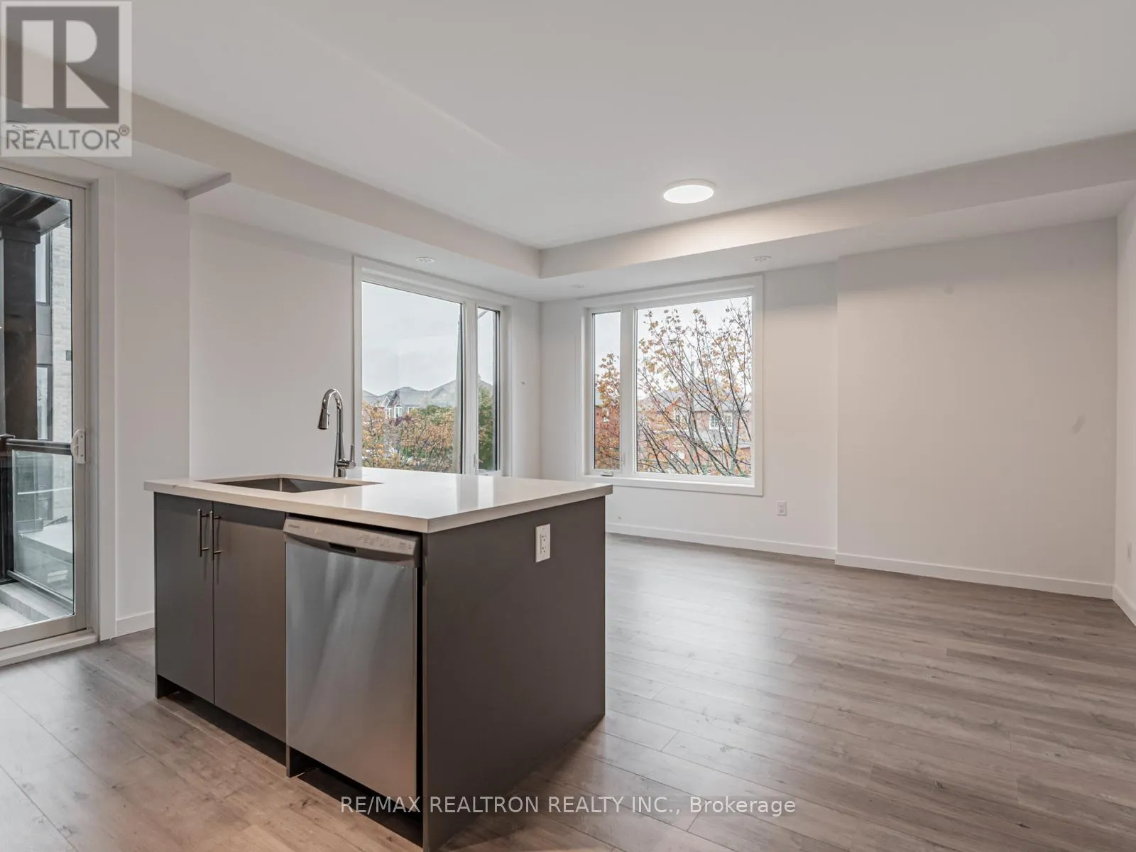 31 - 117 MARYDALE AVENUE
