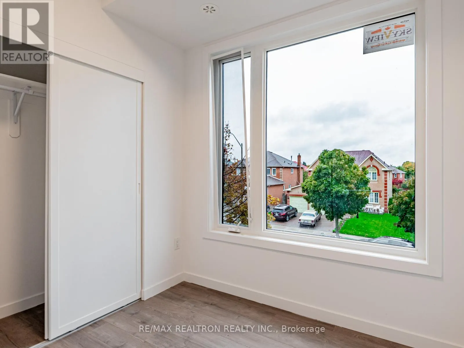 31 - 117 MARYDALE AVENUE